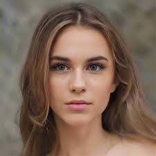 Veronica Larson's Instagram, Twitter & Facebook