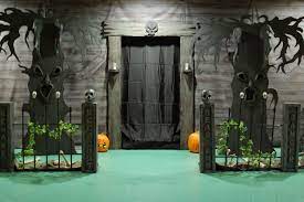 Haunted House Ideas Make Your Own Haunted House Decorating Ideas For A 2015 Halloween Haunted Houses Halloween Haunted House Decorations Haunted House Diy