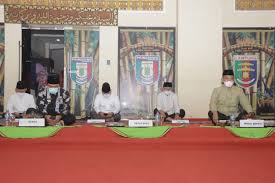 Mungkin kalau sekarang pakai hijab itu masih belajar, mungkin insya allah nanti kalau udah nikah mau pakai hijab, ucap aurel hermansyah. Pemkab Pringsewu Ikuti Peringatan Nuzulul Quran Secara Virtual Target Kasus News