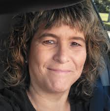 I'm relocating to omak in a few weeks. I'm looking for a nail salon that  does gel nails not acrylic. If not allowed sorry.