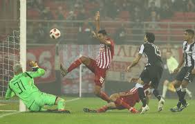 Η πρώτη μονομαχία μεταξύ των λαοφιλέστερων συλλόγων του βορρά και του νότου αντίστοιχα αποδείχθηκε μονόπλευρη. Paok Olympiakos Poios 8a Einai O Diaithths Toy Ntermpi Photos Nea Selida