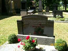 Schreiben sie die erste bewertung zu cornelius van lessen, rechtsanwalt und notar! Grab Von Cornelius Tjabe Lessen Van 06 04 1922 02 02 1952 Friedhof Bohmerwold