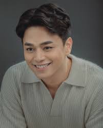 Francine Kyle's Instagram, Twitter & Facebook