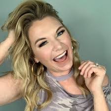 Natalie Callahan's Instagram, Twitter & Facebook