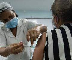 La presidenta de essalud, fiorella molinelli, ha informado que los asegurados en la institución deben ingresar en la página web para registrarse. Venezuela Comienza Vacunacion Masiva Contra Coronavirus Con Registro Estatal