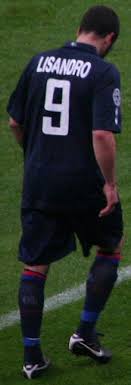 (sourire) je ne suis pas extraverti, comme. Lisandro Lopez Wikipedia