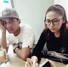 Telemovie 13 tiang cinta menceritakan tentang seorang lelaki bernama muhammad naim yang tidak tahu arah kehidupannya sehingga dia mengekori seorang. Shah Iskandar Pilih Sarah Sebagai Isteri