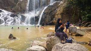 Jadi, teman traveler yang hendak berlibur ke sini, sebaiknya menitipkan kendaraan di rumah warga yang letaknya paling dekat dengan jalan menuju air terjun. Sungai Pandan Waterfall Kuantan Destimap Destinations On Map