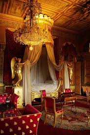 Extravagant Gold And Red Bedroom Baroque Bedroom Luxe Bedroom Luxurious Bedrooms