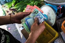 We outline your options for making payments while traveling in malaysia. Malaysia S Ringgit Sinks To 9 Year Low Vs Dollar Wsj