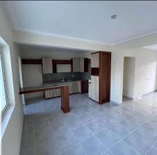 Apartamento en Residencial Monte Alto..Higuey. 3 Habitaciones. 2 baños.  Sala, comedor, cocina. Area de lavado. Balcón. 2 parqueos. Seguridad 24  horas. 3ro nivel. Precio en dólares 106 Precio en pesos Dominicano 6,451,160