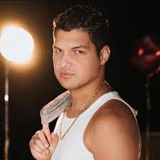 Angie Raygoza's Instagram, Twitter & Facebook