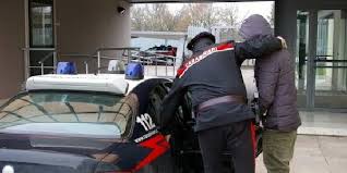 Infatti nei reati in materia di traffico e spaccio di stupefacenti le sostanze sono raggruppate in tabelle e secondo il paradigma delle norme penali in bianco , contribuiscono a descrivere la condotta penalmente rilevante, il legislatore quindi affida a un atto normativo scaturente da una fonte. Sessa Aurunca Baia Domizia Prevenzione E Repressione Reati In Materia Di Stupefacenti Inseguiti E Bloccati Due Indiani Matese News