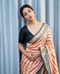 Hina Khan Biography Age Height Career Relationship Family Buzzzfly Saree Trends Elegant Saree Stylish Sarees