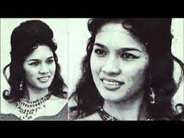 Noorizan tak kuat juga menahan rasa cemburu sampai dia berkelahi dengan mariani yang dia curigai. H Live Seniwati Mariani Dalam Kenangan Youtube