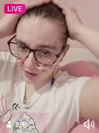 Maxine Cunningham's Instagram, Twitter & Facebook