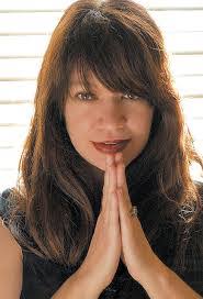 Shannon Wright's Instagram, Twitter & Facebook