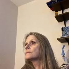 صعدت شاكيل أونيل لمساعدة شاب يكافح من أجل العثور على حذاء مقاس 23، وأرسلت  له 20 زوجًا وأكثر. مع تجربته الخاصة بحجم 22، يواصل شاك استخدام نجاحه لدعم  المحتاجين.