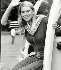 The second was transmitted in june 2007. Anneka Rice Uk Tv Star 1982 Oldschoolcool