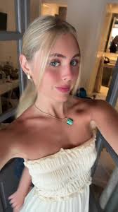 Hannah Schwarz 🤍 (@hannahrschwarz)