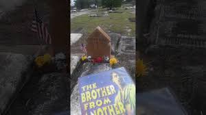 Death2ur's visit to aaliyah's grave at ferncliff cemetery in the bronx, new york. Esther Rolle Florida Evans Gravesite Bahamas Aaliyah Akasha Kimbo Slice 2 1 2020 Win Big Sports