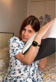 Almohada ergonómica para aliviar dolores cervicales