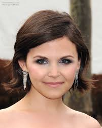 6.a line cut for a round face. Ginnifer Goodwin Short Neck Level Haircut With A Messy Flip And Layers