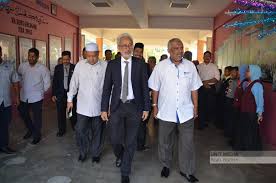 He is the chairman of the terengganu national trust party and the pakatan harapan state. Raja Kamarul Bahrin Shah Added A New Photo Raja Kamarul Bahrin Shah Facebook