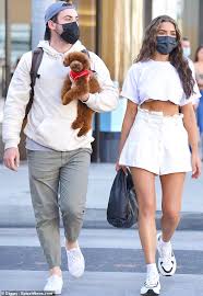Oliviaculpo (@oliviaculpo) instagram stories and photos download. Olivia Culpo Flashes Underboob And Bares Taut Midriff As She Steps Out With Dog Oliver Sprinkles Aktuelle Boulevard Nachrichten Und Fotogalerien Zu Stars Sternchen