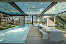 Wasser Glas Und Beton Vereinen Sich In Einer Prachtigen Residenz In Lissabon Beton Einer Lissabon Prachtigen Glass Bottom Pool Architecture Modern Pools