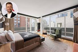 Jennifer aniston's master bedroom in beverly hills, california could not look more inviting with warm glowing lights and velvet pillows. What Celebrity Bedrooms Look Like Loveproperty Com