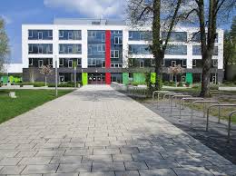 Schüler, lehrer und eltern der neuen schule suchten nach einem identitätsstiftenden namen, der für toleranz, engagement und weltoffenheit steht. Datei Gerda Taro Schule Leipzig Jpg Wikipedia