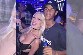 Vídeo: Luva de Pedreiro anuncia que espera o primeiro filho | Metrópoles