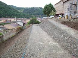 Terrassement de terrain en pente, travaux publics, travaux de terrassement, démolition de réseaux, travaux de minage, travaux de canalisation,. Terrain A Forte Declivite