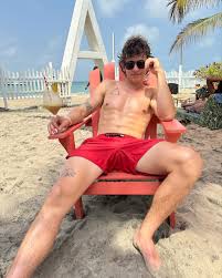 Aj Haro (@ajharo) • Instagram photos and videos