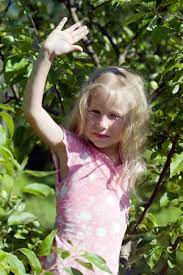 Check spelling or type a new query. Portrat Des Kleinen Madchens In Schwimmweste Und Taucherbrille Und Schnorchel Auf Meerwasser Hintergrund Lizenzfreie Fotos Bilder Und Stock Fotografie Image 22167784