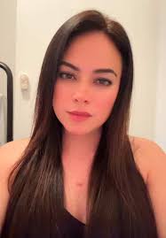 Carmen Houck's Instagram, Twitter & Facebook