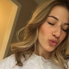 Melina Walker's Instagram, Twitter & Facebook