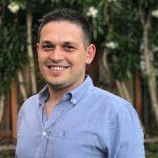 Beste Tekcan's Instagram, Twitter & Facebook