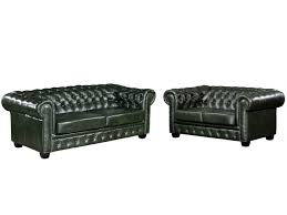 Le revêtement en velours, les coussins généreusement rembourrés et le capitonnage travaillé aux finitions parfaites combleront toutes vos attentes en matière de style et de confort. Chesterfield Garnitur Brenton 3 2 Buffelleder Schwarzgrun