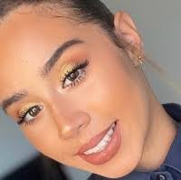 Kristie Solis's Instagram, Twitter & Facebook