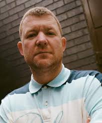 Ewan Mitchell, master of reality