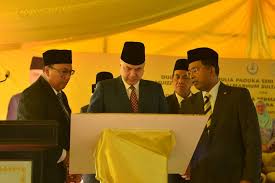 Majlis perbandaran pengerang merupakan sebuah pbt baharu yang ditubuhkan khusus untuk mentadbir urus pengerang yang sedang rancak membangun, menerusi projek mega hab petroleum dan gas Sultan Perak Rasmi Kompleks Majlis Daerah Perak Tengah Suara Perak