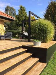Attraktiv Attraktive Dekoration Terrace Dekor Hohe Jardinieres Am Ende Der Te Terrasse Ideen Attraktiv Attrak Terrasse Dekor Terrassen Treppe Terrasse Bauen
