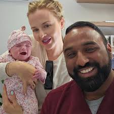 anotherbusydayintheoffice Selfie spam with these beautiful families! As  their Obstetrician, there is no better feeling than helping them meet their  little ones safely and most importantly, ensuring they always felt informed  and