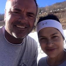 Are there campgrounds and campers available for rent in North Carolina for  6 people from 5/23 to 5/26?