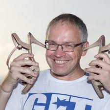 A quien le gusta este Merenguito? El Mayimbe y Romeo Santos dieron un Home  Run con este tema!!! 🙋🏻‍♀️🙋🏾‍♂️ What we love about Merengue is how rich  and versatile the music is