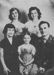 Natalie Wood And Her Family Her Mother And Father Maria And Nikolai Zacharenko And Her Half Sister Olga And Her Little Sister L Natalie Wood Actresses Natalie