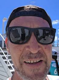 今日は本当に素晴らしい一日でした！, こんな場所があるでしょうか？, ファンキーなオレンジ色の天幕の下で、,  超柔らかいラウンジチェアに沈み込みながら、, 美味しいランチと爽やかなドリンクを楽しみ、, 美しい日に人魚たちを見られるなんて！, Awesome!,  シサズカフェ＆BBQ @shisas_cafe_bbq ...