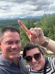 We made the drive to Denali, home to the tallest mountain in North America,  standing at a whopping 20,320 feet! 🏔️ The view from this epic treehouse  (yep, the one featured on